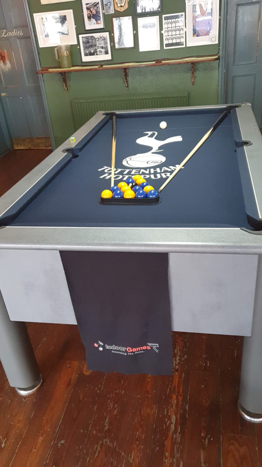 Spurs branded pool table